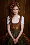 Lena-Hoschek_Dirndl-HELENE_Lupi-Spuma