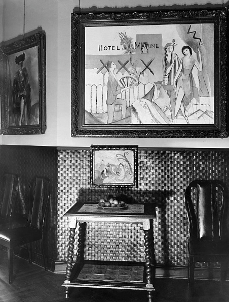 Bilderwand in einem Zimmer des Hauses vom Kunsthändler Alfred Flechtheim, Berlin